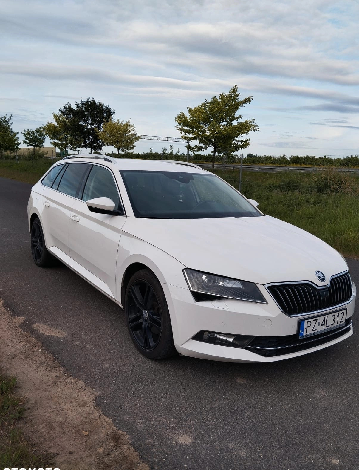 Skoda Superb cena 70900 przebieg: 189900, rok produkcji 2016 z Poznań małe 121